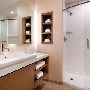 King Room Mobility accessible